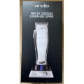 ANDIS  Tosatrice Professionale  MASTER  CORD/CORDLESS LITHIUM-ION CLIPPER